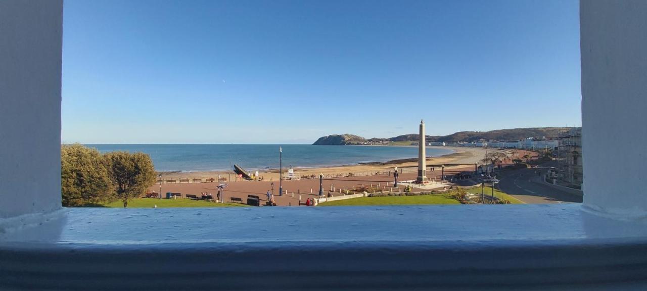 Hen Dy Bed & Breakfast Llandudno Dış mekan fotoğraf