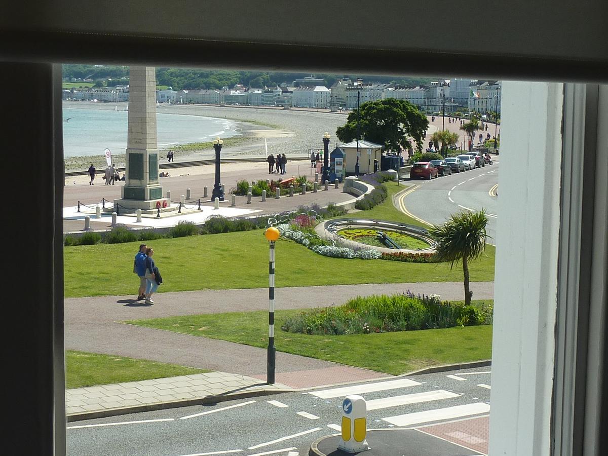 Hen Dy Bed & Breakfast Llandudno Dış mekan fotoğraf